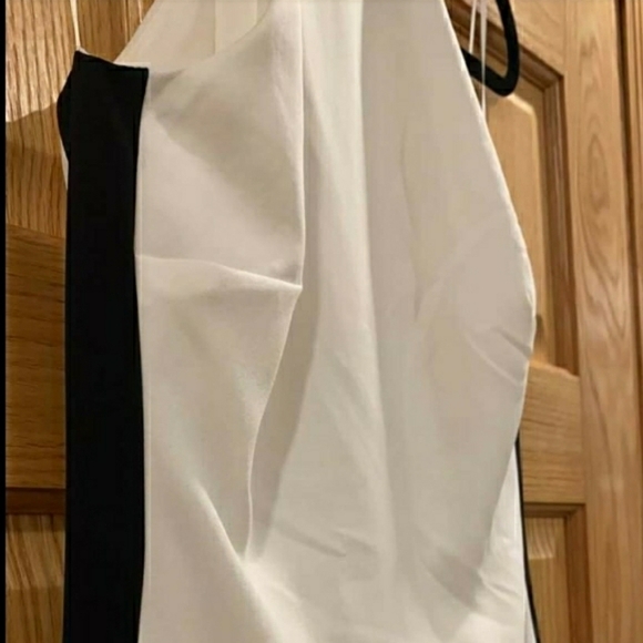 Issue New York Sleeveless Mock Neck Gown - Picture 3 of 10